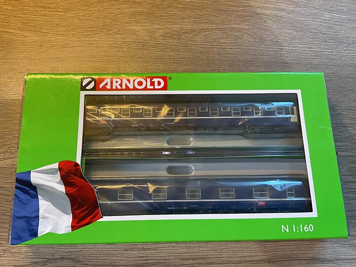 Arnold HN4343 SNCF Two Coach Train Pack - Premier Model Railways