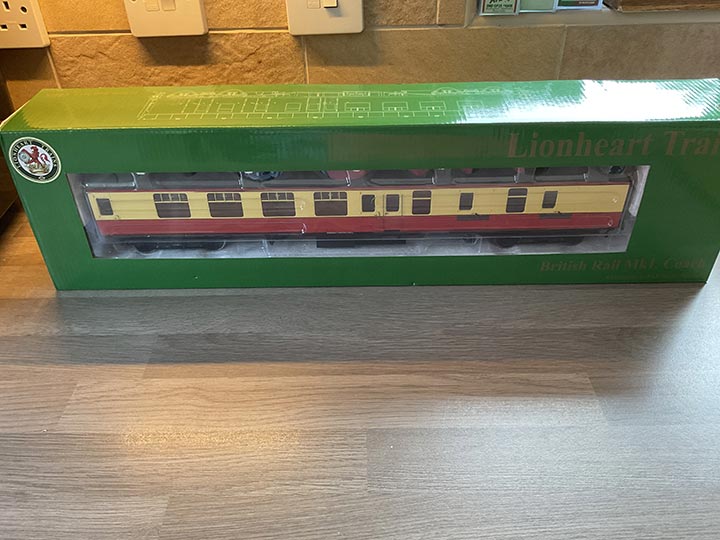 Lionhert Trains 7P 001 001 BR Mk1 Crimson and Cream BSK Coach - Premier Model Railways